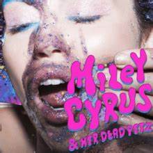 Miley Cyrus & Her Dead Petz